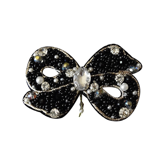 سنجاق سینه جواهر‌دوزی طرح پاپیون