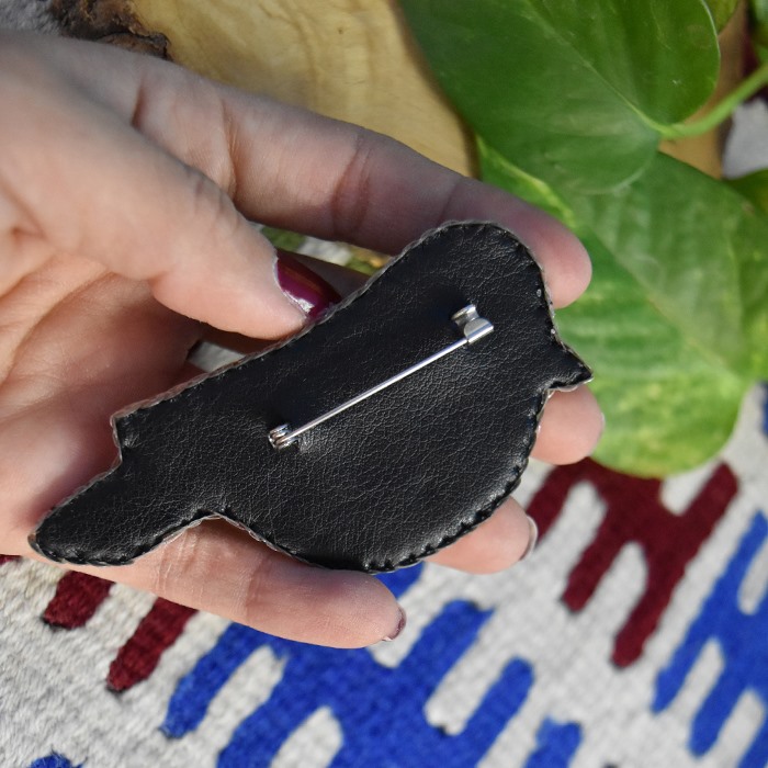 سنجاق سینه گنجشک نقره ای