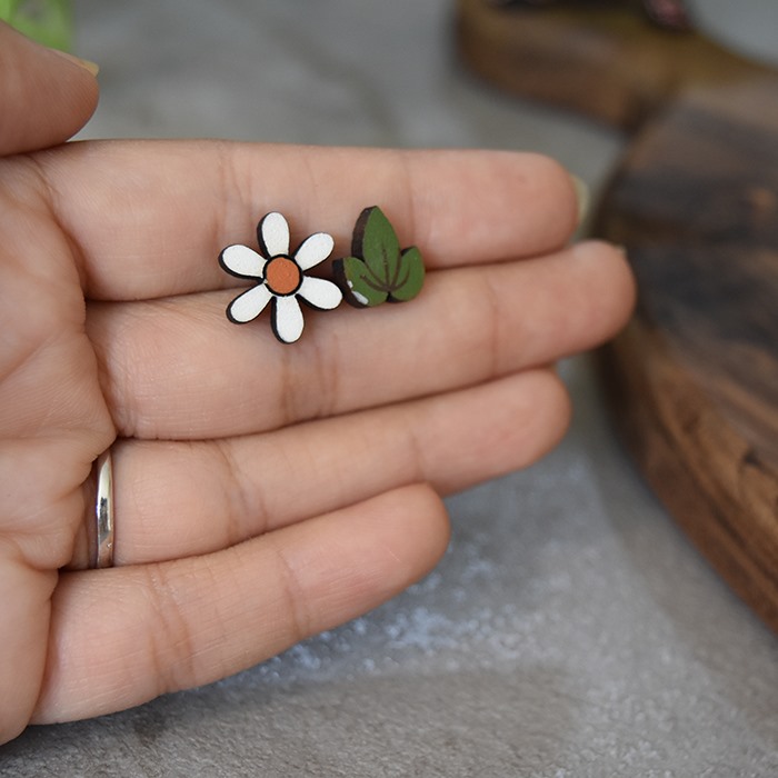 گوشواره میخی مدل بابونه