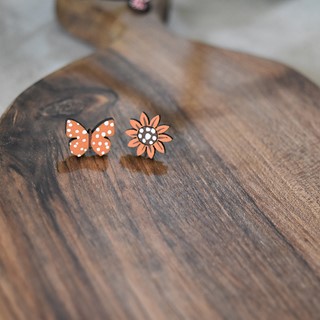 گوشواره میخی مدل گل و پروانه