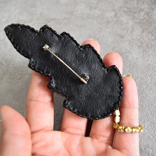 سنجاق سینه مدل پر